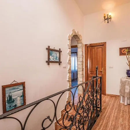 Tatil Evi Lovely In With Kitchen